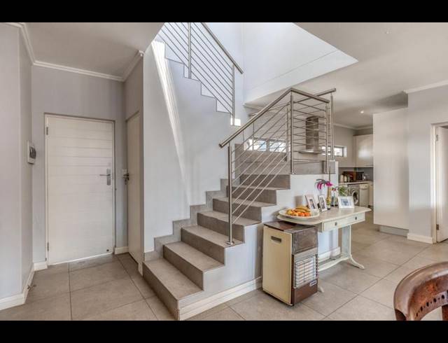 2 BEDROOM APARTMENT FOR SALE IN MELROSE NORTH